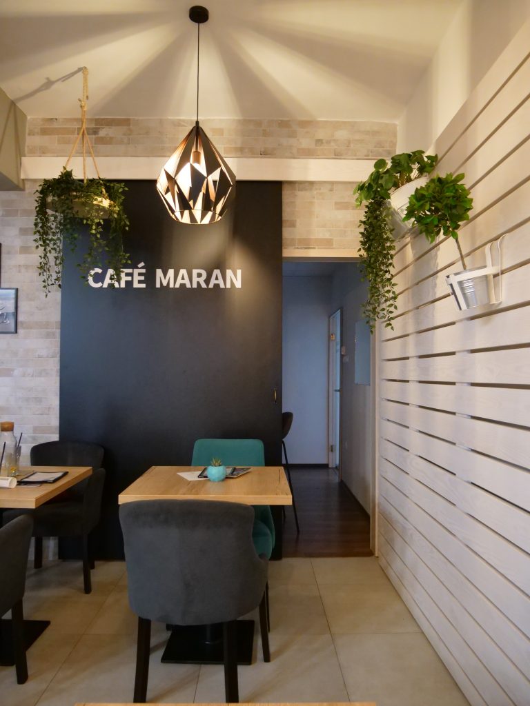 Cafe Maran Váróczi Üzletberendezés Projekt - Mellékhelyiségek felé vezető ajtó