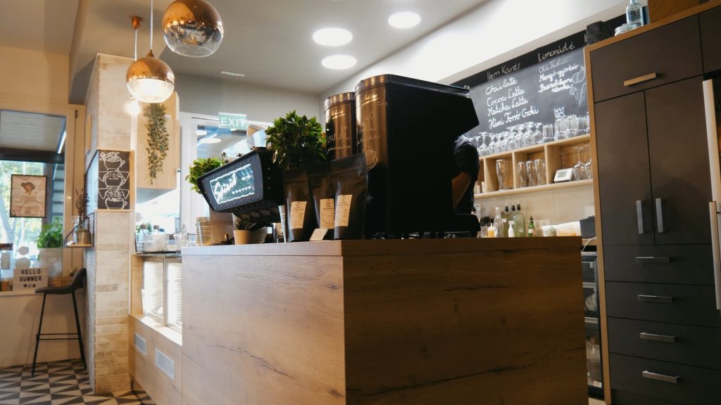 Cafe Maran Váróczi Üzletberendezés Projekt - Pult vendég oldal