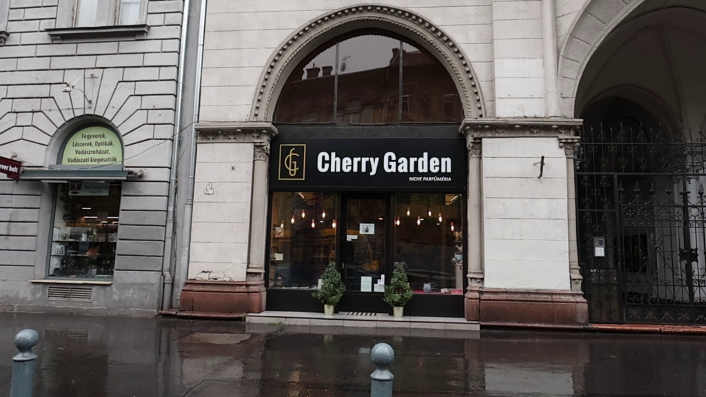 Cherry Garden parfüméria üzletberendezés 01