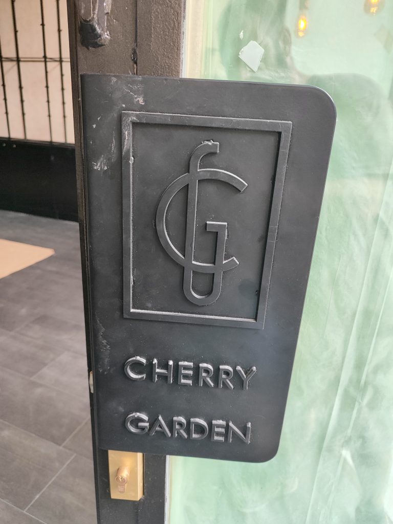 Cherry Garden parfüméria üzletberendezés 29