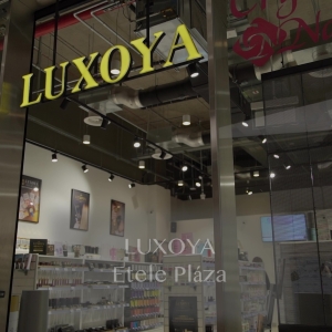 Luxoya szépségápolás üzletberendezés Etele Pláza