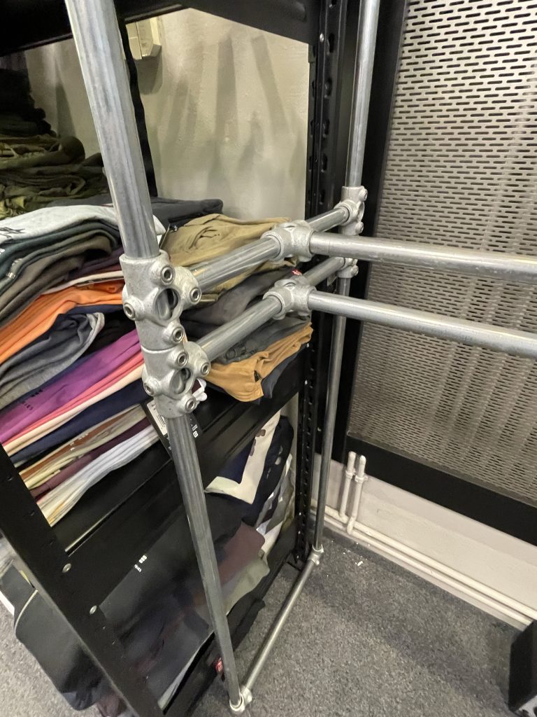 Alpha Industries_12 Alpha Industries Üzletberendezés referencia 12