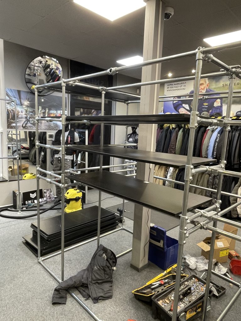 Alpha Industries_13 Alpha Industries Üzletberendezés referencia 13