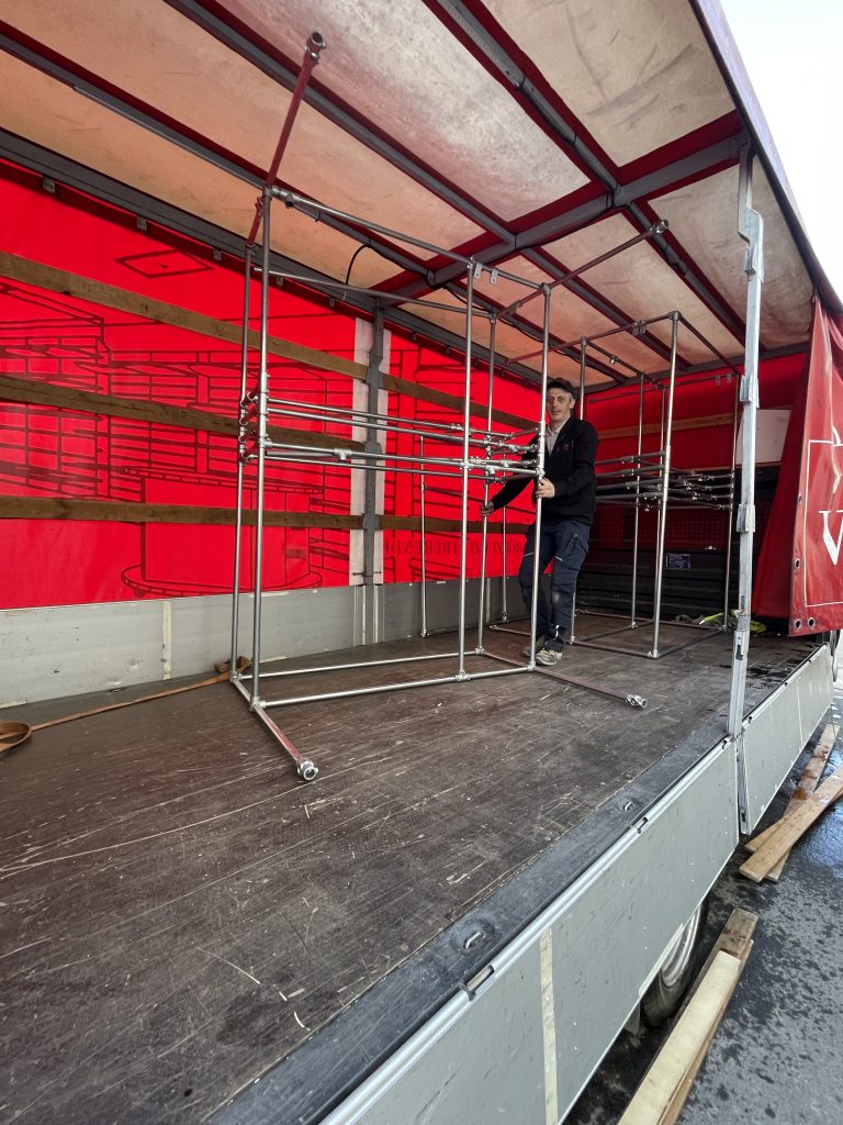 Alpha Industries_14 Alpha Industries Üzletberendezés referencia 14 helyszínre szállítás