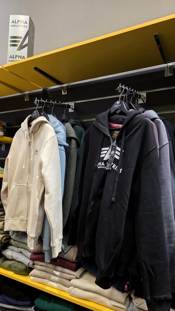 Alpha Industries_3 Alpha Industries Üzletberendezés referencia 03