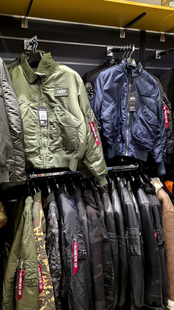 Alpha Industries_6 Alpha Industries Üzletberendezés referencia 06