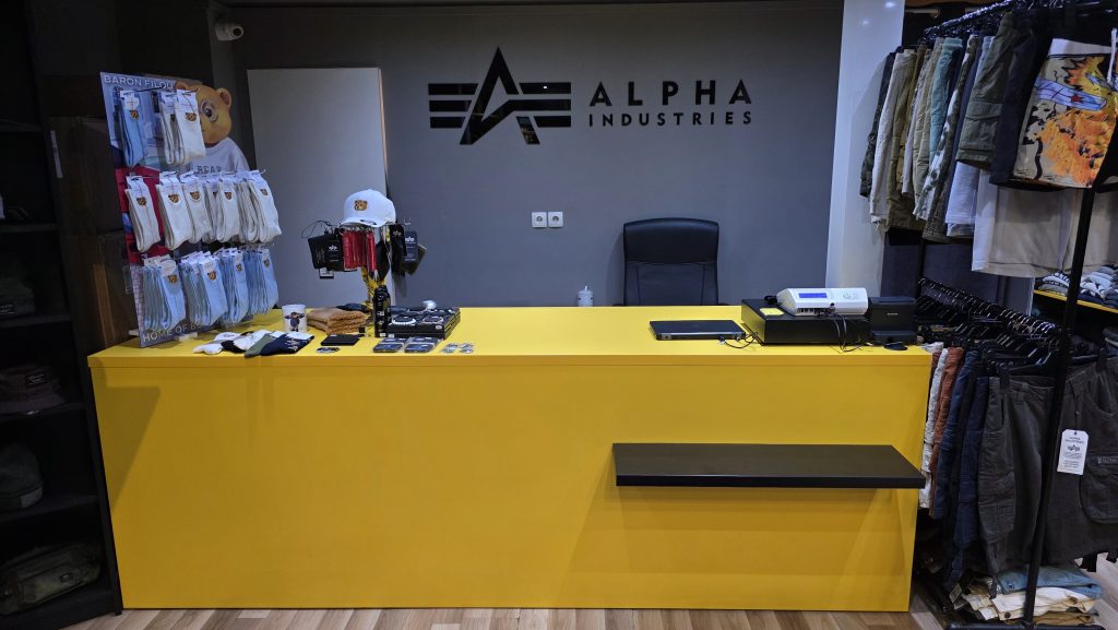 Alpha Industries_8 Alpha Industries Üzletberendezés referencia 08
