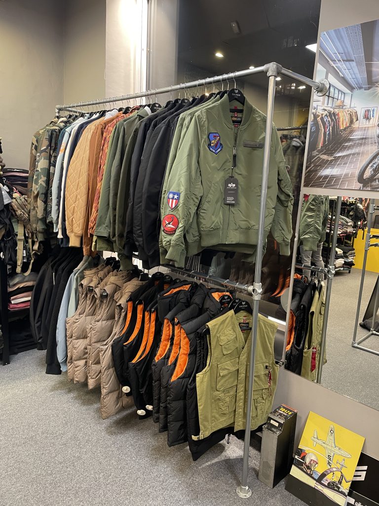 Alpha Industries_9 Alpha Industries Üzletberendezés referencia 09