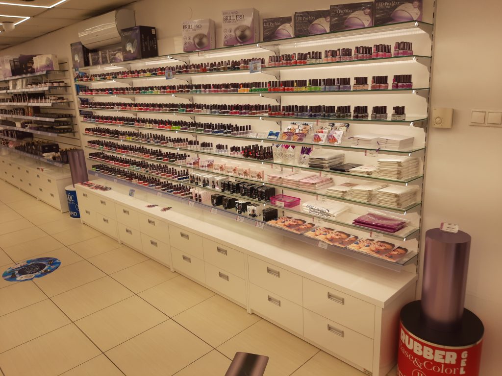 Crystal Nails J&oacute;zsef krt. &uuml;zlet berendez&eacute;se 04