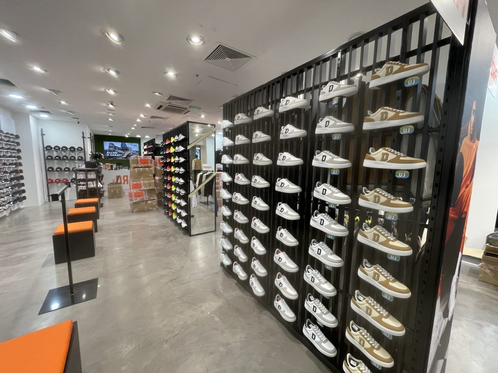 DRK Ar&eacute;na &uuml;zletberendez&eacute;s 04