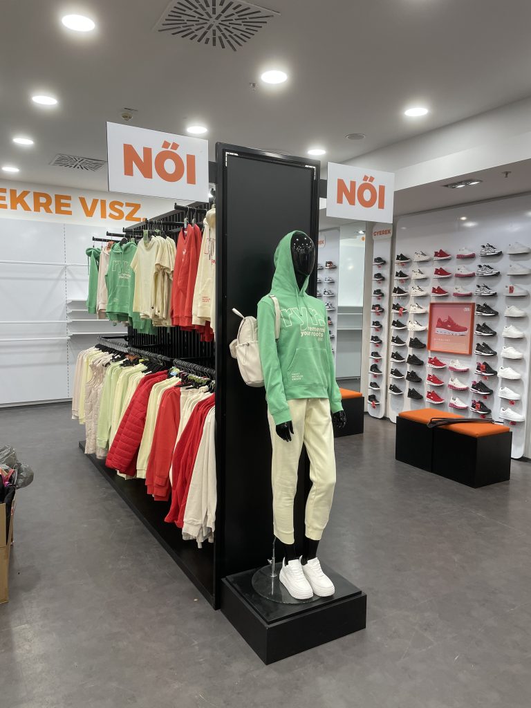 DRK Ar&eacute;na &uuml;zletberendez&eacute;s 07