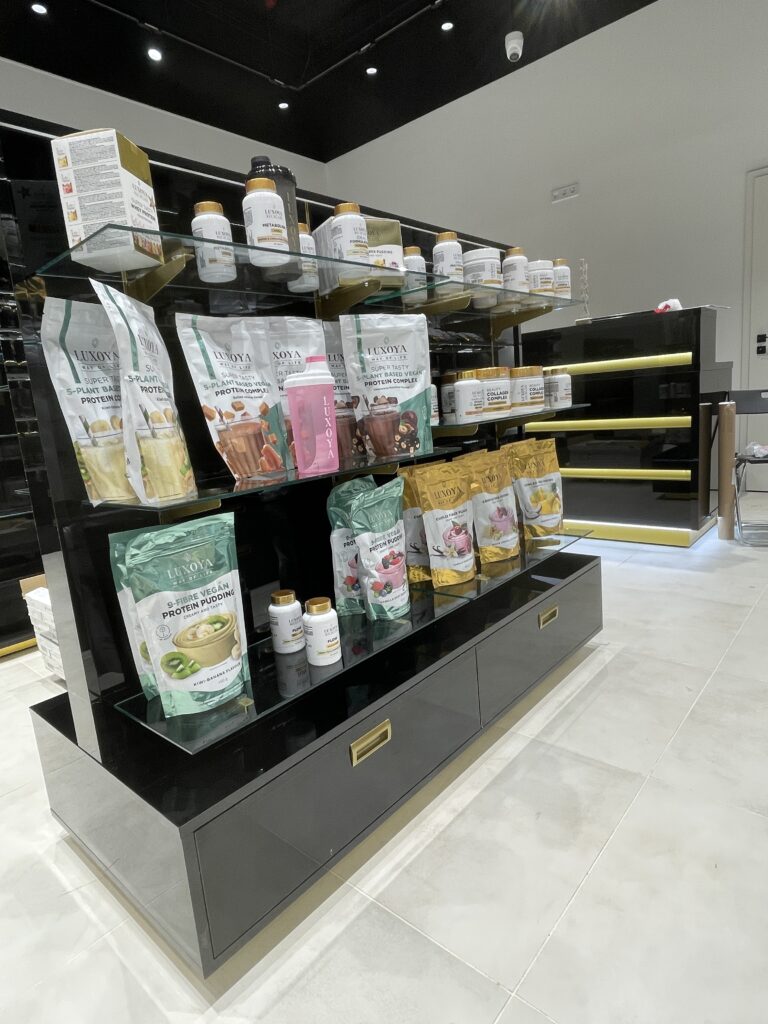 Luxoya Westend &Uuml;zletberendez&eacute;s - Referencia 06