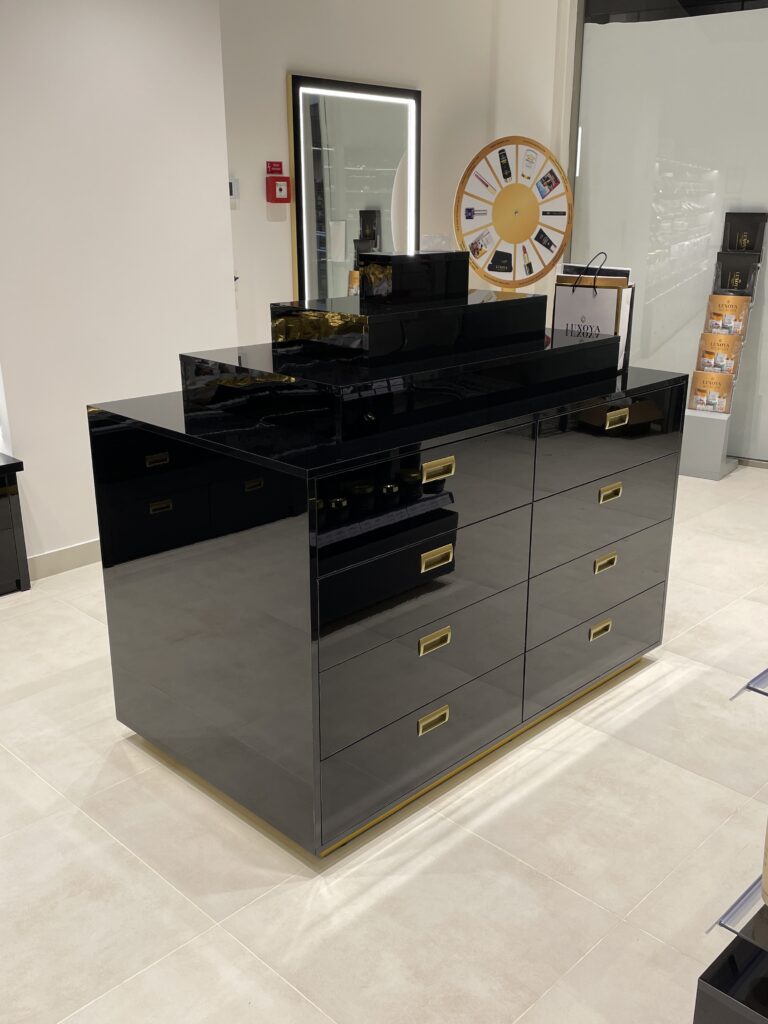 Luxoya Westend &Uuml;zletberendez&eacute;s - Referencia 09