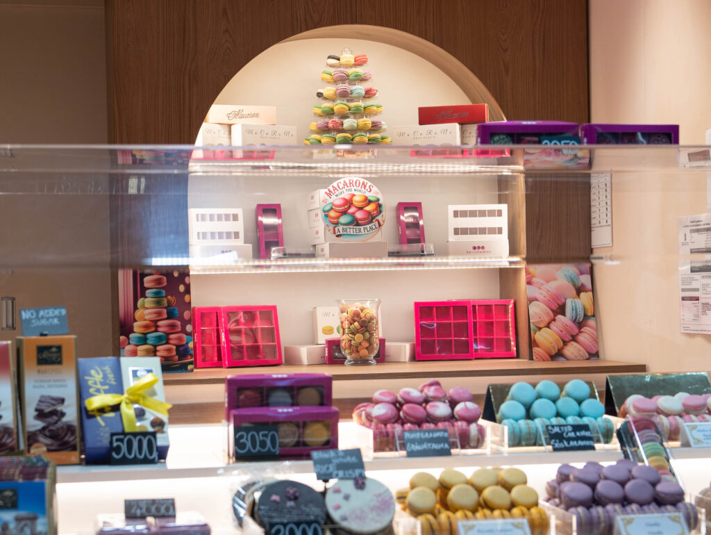 Marzipan House &eacute;dess&eacute;gbolt berendez&eacute;s V&aacute;s&aacute;rcsarnok 01