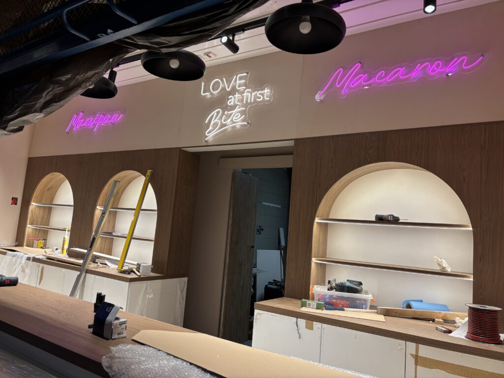 Marzipan House &eacute;dess&eacute;gbolt berendez&eacute;s V&aacute;s&aacute;rcsarnok 10