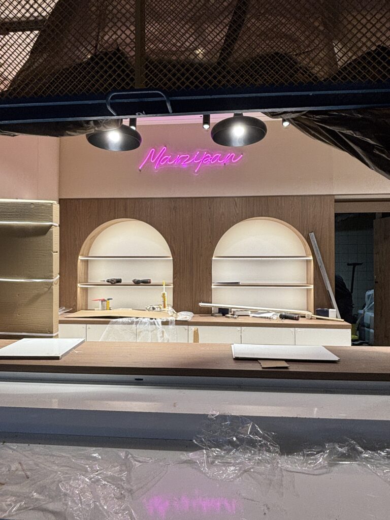 Marzipan House &eacute;dess&eacute;gbolt berendez&eacute;s V&aacute;s&aacute;rcsarnok 11