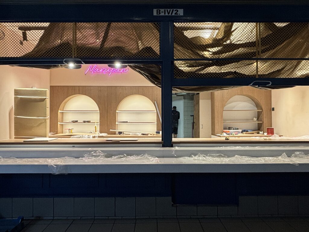 Marzipan House &eacute;dess&eacute;gbolt berendez&eacute;s V&aacute;s&aacute;rcsarnok 12