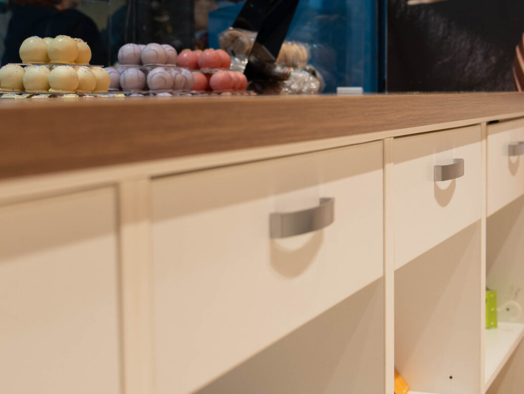 Marzipan House &eacute;dess&eacute;gbolt berendez&eacute;s V&aacute;s&aacute;rcsarnok 03