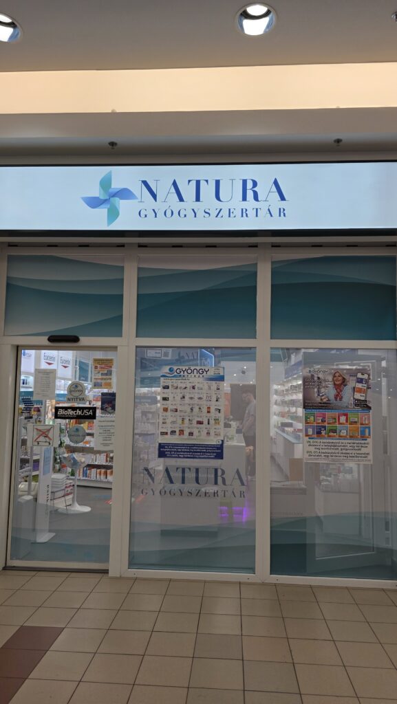 Natura Gy&oacute;gyszert&aacute;r - T&ouml;k&ouml;l. V&aacute;r&oacute;czi &Uuml;zletberendez&eacute;s referenci&aacute;k 01