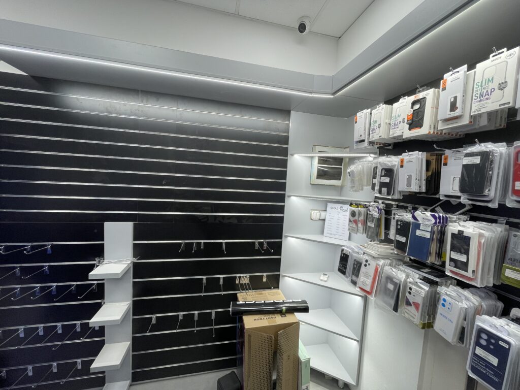 Perfect GSM_Lurdy_9 Perfect GSM iPerfect üzlet berendezés Lurdy ház 11
